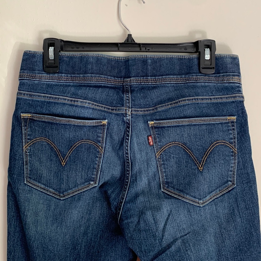 LEVI’S size 8 woman’s jeans NEW WITHOUT TAGS